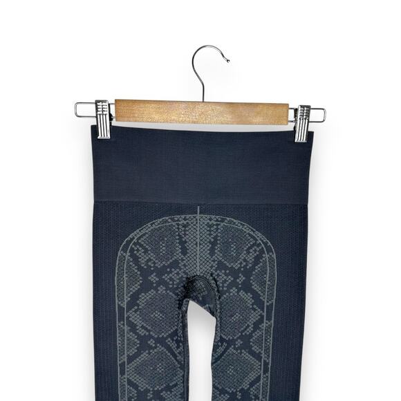 Lululemon Women's Ebb To Street Pant Size 2 Gray Woven Snake W5J77S Seamless - Picture 3 of 10